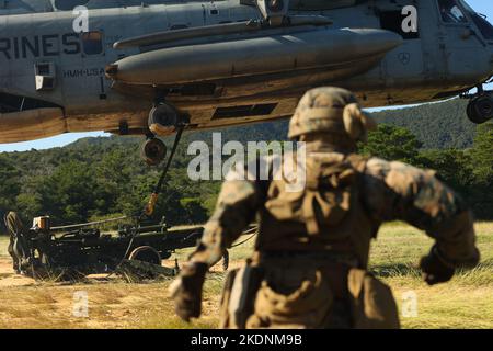 A U.S. Marine Corps CH-53E Super Stallion lifts an M777 Howitzer during a training event at Camp Hansen, Okinawa, Japan, Nov. 3, 2022. The training increased battlefield proficiency and combat readiness across Marine Air-Ground Task Force units while expanding the ability for commanders to relocate artillery assets in austere terrain. (U.S. Marine Corps photo by Lance Cpl. Eduardo Delatorre) Stock Photo