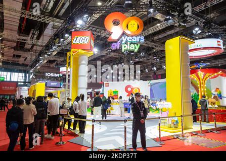 SHANGHAI, CHINA - NOVEMBER 7, 2022 - Visitors experience Lego toys at the booth of the Consumer Goods section of the Fifth International Import Expo ( Stock Photo