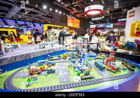 SHANGHAI, CHINA - NOVEMBER 7, 2022 - Visitors experience Lego toys at the booth of the Consumer Goods section of the Fifth International Import Expo ( Stock Photo