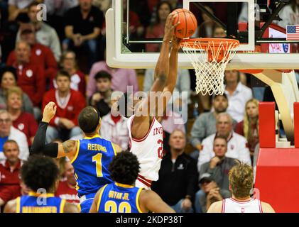 Bloomington, United States. 07th Nov, 2022. Indiana Hoosiers forward Jordan Geronimo (22) dunks against Morehead State during an NCAA basketball game at Assembly Hall in Bloomington. IU beat Morehead 88-53. (Photo by Jeremy Hogan/SOPA Images/Sipa USA) Credit: Sipa USA/Alamy Live News Stock Photo