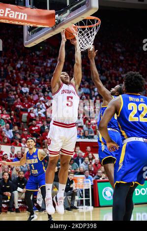 Bloomington, United States. 07th Nov, 2022. Indiana Hoosiers forward Malik Reneau (5) dunks against Morehead State during an NCAA basketball game at Assembly Hall in Bloomington. IU beat Morehead 88-53. (Photo by Jeremy Hogan/SOPA Images/Sipa USA) Credit: Sipa USA/Alamy Live News Stock Photo