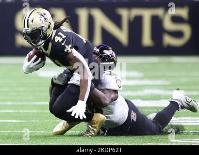 Baltimore Ravens linebacker Roquan Smith (18) meets with reporters after an  NFL football game against the Pittsburgh Steelers in Pittsburgh, Sunday, Dec.  11, 2022. The Ravens won 16-14. (AP Photo/Don Wright Stock Photo - Alamy