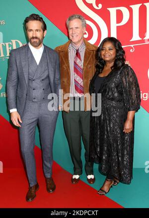 https://l450v.alamy.com/450v/2kdpcxt/new-york-city-ny-november-7-2022-ryan-reynolds-will-ferrell-and-octavia-spencer-attending-the-spirited-new-york-premiere-held-at-the-allice-tully-hall-on-november-7-2022-in-new-york-city-ny-steven-bergmanaff-usacom-2kdpcxt.jpg