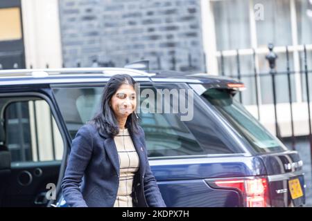London, UK. 08th Nov, 2022. Suella Braverman, Home Secretary, arrives at a cabinet meeting at 10 Downing Street London. Credit: Ian Davidson/Alamy Live News Stock Photo