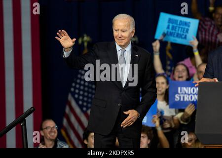 Bowie, United States. 07th Nov, 2022. President Joe Biden walks onstage. President Joe Biden participates in a Maryland Democratic Party Get Out the Vote Rally for gubernatorial candidate Wes Moore ahead of the 2022 midterms. Credit: SOPA Images Limited/Alamy Live News Stock Photo