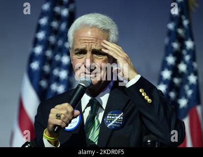 Wilton Manors, FL, USA. 07th Nov, 2022. Democratic gubernatorial candidate Charlie Crist speaks during a election eve campaign rally at the The Venue Fort Lauderdale on November 07, 2022 in Wilton Manors, Florida. Credit: Mpi04/Media Punch/Alamy Live News Stock Photo