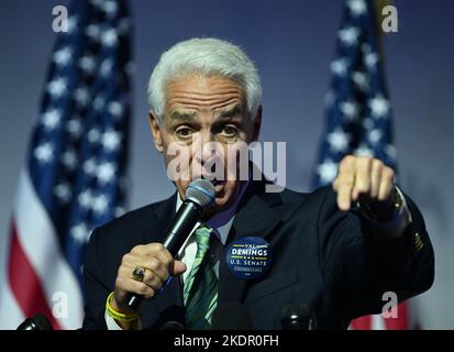 Wilton Manors, FL, USA. 07th Nov, 2022. Democratic gubernatorial candidate Charlie Crist speaks during a election eve campaign rally at the The Venue Fort Lauderdale on November 07, 2022 in Wilton Manors, Florida. Credit: Mpi04/Media Punch/Alamy Live News Stock Photo