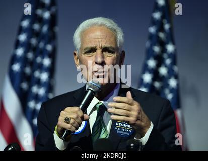 Wilton Manors, FL, USA. 07th Nov, 2022. Democratic gubernatorial candidate Charlie Crist speaks during a election eve campaign rally at the The Venue Fort Lauderdale on November 07, 2022 in Wilton Manors, Florida. Credit: Mpi04/Media Punch/Alamy Live News Stock Photo