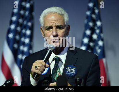 Wilton Manors, FL, USA. 07th Nov, 2022. Democratic gubernatorial candidate Charlie Crist speaks during a election eve campaign rally at the The Venue Fort Lauderdale on November 07, 2022 in Wilton Manors, Florida. Credit: Mpi04/Media Punch/Alamy Live News Stock Photo