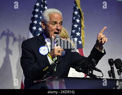 Wilton Manors, FL, USA. 07th Nov, 2022. Democratic gubernatorial candidate Charlie Crist speaks during a election eve campaign rally at the The Venue Fort Lauderdale on November 07, 2022 in Wilton Manors, Florida. Credit: Mpi04/Media Punch/Alamy Live News Stock Photo