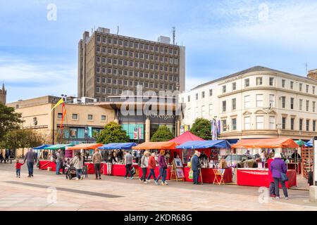17 September 2022: Dundee, Scotland - Dundee Farmers' Market in City Square, Dundee City. Stock Photo