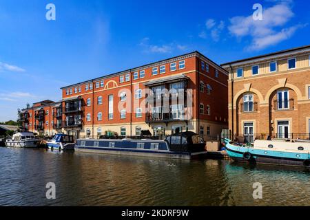 A collection of narrow boats and others in the Diglis Basin on the Worcester & Birmingham Canal, Worcestershire, England, UK Stock Photo