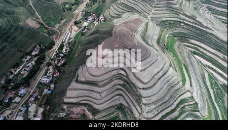 Ningxia haiyuan: colorful terraces, such as stairs, green mountain around the mountains Stock Photo