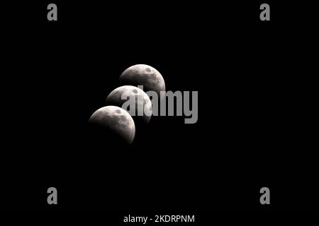 Tokyo, Japan. 8th Nov, 2022. A full Lunar Eclipse over Tokyo viewed from the Tokyo Big Site convention center on the man-made island of Odaiba in the Tokyo Bay. Astronomy, astrology, moon, space. (Credit Image: © Taidgh Barron/ZUMA Press Wire) Credit: ZUMA Press, Inc./Alamy Live News Stock Photo