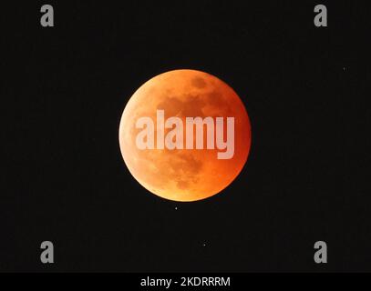 Tokyo, Japan. 8th Nov, 2022. Total lunar eclipse is observed in Tokyo on Tuesday, November 8, 2022 while Uranus is approaching to the lunar underneath. Credit: Yoshio Tsunoda/AFLO/Alamy Live News Stock Photo