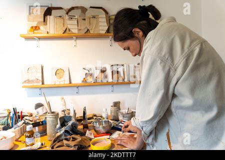 art workshop, messy objects, brushes, paint all mixed up disorganized, woman artist Stock Photo