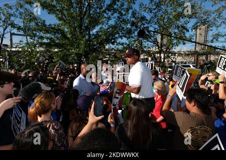 Houston, Texas, USA. 8th Nov, 2022. November 8, 2022, Huston, Texas, USA: Democratic Texas Representative RON REYNOLDS speaks to a crowd on Election Day at Metropolitan MultiService Center, in Houston, Texas. (Credit Image: © Carlos Escalona/ZUMA Press Wire) Credit: ZUMA Press, Inc./Alamy Live News Stock Photo