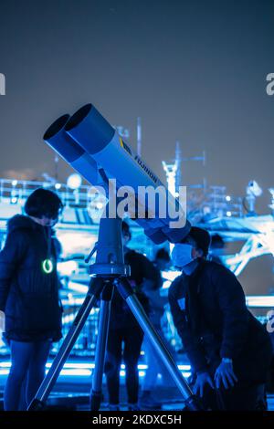 Tokyo, Japan. 8th Nov, 2022. People watch the lunar eclipse with a telescope at Roppongi Hills Mori Tower in Tokyo, Japan, on Nov. 8, 2022. Credit: Wei Ran/Xinhua/Alamy Live News Stock Photo