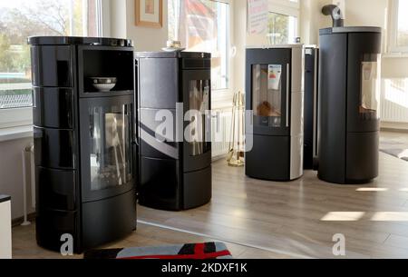 Rostock, Germany. 08th Nov, 2022. Various models of stoves are available in the showrooms of HARK Kamin- und Kachelofenbau Rostock.Due to the sharp rise in prices for gas, oil and electricity, there is a significantly increased demand for stoves in the Northeast. Credit: Bernd Wüstneck/dpa/Alamy Live News Stock Photo