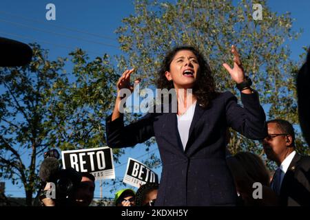 Houston, Texas, USA. 8th Nov, 2022. Democratic candidate for county judge LINA HIDALGO addresses a crowd of Democratic Party supporters on Election Day at the Metropolitan MultiService Center in Houston, Texas. (Credit Image: © Carlos Escalona/ZUMA Press Wire) Credit: ZUMA Press, Inc./Alamy Live News Stock Photo