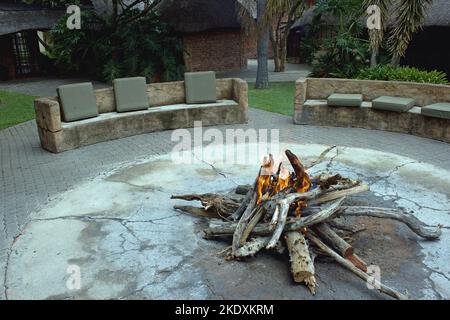 https://l450v.alamy.com/450v/2kdxkrm/camp-fire-made-with-hardwood-from-the-african-bush-in-lapa-of-safari-lodge-2kdxkrm.jpg