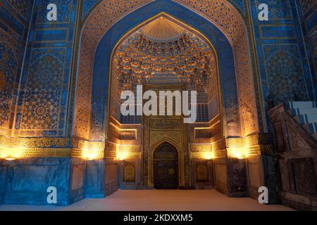 SAMARKAND, UZBEKISTAN - SEPTEMBER 13, 2022: Mihrab - a niche indicating the direction to Mecca. The interior of the old mosque of the Tillya-Kari Madr Stock Photo