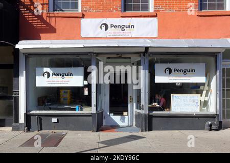 Penguin Coding School, 156 Smith St, Brooklyn, New York, NYC storefront photo of an afterschool computer programming program Stock Photo