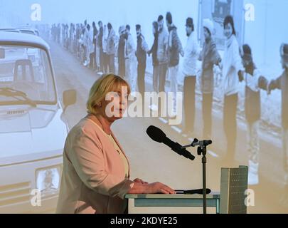 09 November 2022, Brandenburg, Schwedt: Ulrike Liedtke, President of the Brandenburg State Parliament, will speak at the Uckermärkische Bühnen Schwedt at the central event of the State of Brandenburg in commemoration of the fall of the Berlin Wall on November 9, 1989. In doing so, the organizers would like to pay tribute to this outstanding event of the Peaceful Revolution as well as to those people who revolted and contributed to the fall of the SED regime. At the same time, the suffering and injustice inflicted on the prisoners in the Schwedt military prison and disciplinary unit is to be re