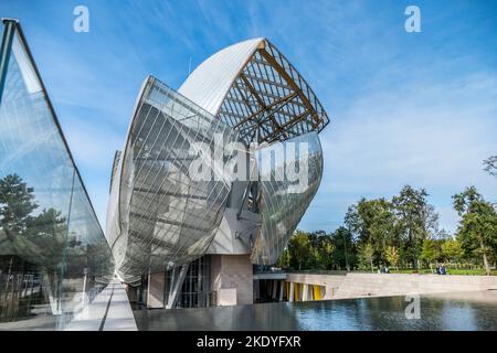 Paris, France: 09-11-2018: The beautiful building of the Vuitton foundation in Paris Stock Photo