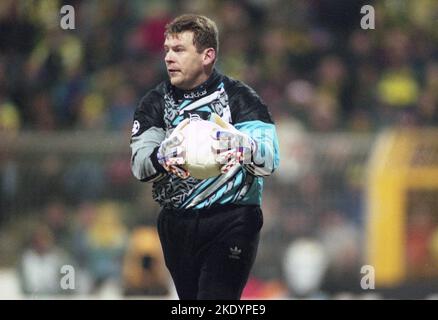 firo: 06.12.1995 football: football: archive photos, archive photo, archive pictures, archive CHL Champions League, group phase season 1995/1996 95/96 BVB, Borussia Dortmund - Rangers FC Glasgow 2:2 Andy Goram, Glasgow Stock Photo