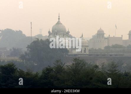 Lahore. 9th Nov, 2022. This photo taken on Nov. 9, 2022 shows Minar-e ...