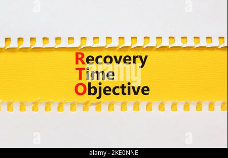 RTO recovery time objective symbol. Concept words RTO recovery time objective on yellow paper on a beautiful white background. Business and RTO recove Stock Photo