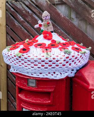 Troon, UK. 09th Nov, 2022. Decorative crochet for Remembrance Day depicting a soldier, a cross and poppies has appeared on the Post Box in Long Drive, Barassie, Troon, Ayrshire, Scotland, UK Credit: Findlay/Alamy Live News Stock Photo