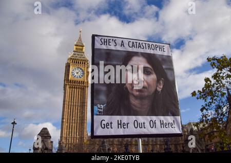 London, UK. 9th November 2022. A protester outside Parliament holds a placard calling for the removal of Home Secretary Suella Braverman. Anti-Tory Government portesters gathered in Westminster as Rishi Sunak faced Prime Minister's Questions. Credit: Vuk Valcic/Alamy Live News Stock Photo