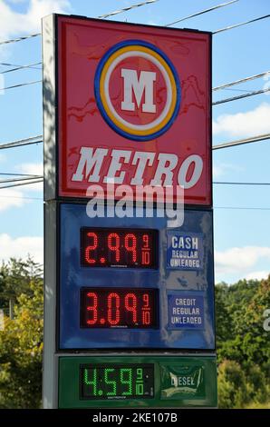 Southington, Connecticut, USA. Pricing sign at a Metro service station in Connecticut. Stock Photo