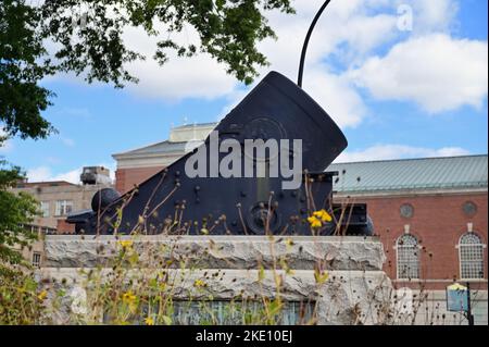 Hartford, Connecticut, USA. Near the State Capitol Building is a monument dedicated to the men of the First Connecticut Heavy Artillery Regiment. Stock Photo