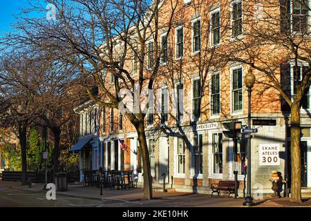 Skaneateles, New York, USA. November 4, 2022. Charming shops and boutiques on the corner of Genesee and Jordan Streets in the village of Skaneateles, Stock Photo