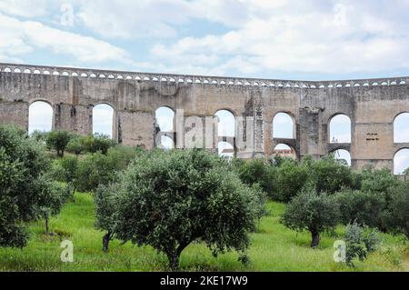 Whispers of History: The Timeless Aqueduct of Évora Stock Photo