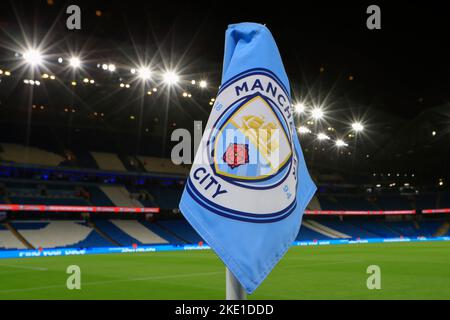 Manchester, UK. 09th Nov, 2022. Corner flag at the Etihad ahead of the Carabao Cup Third Round match Manchester City vs Chelsea at Etihad Stadium, Manchester, United Kingdom, 9th November 2022 (Photo by Conor Molloy/News Images) in Manchester, United Kingdom on 11/9/2022. (Photo by Conor Molloy/News Images/Sipa USA) Credit: Sipa USA/Alamy Live News Stock Photo