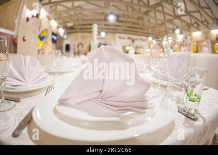 Decorated plate with fork and spoon. Table set up in boho style with pampas grass and greenery Stock Photo