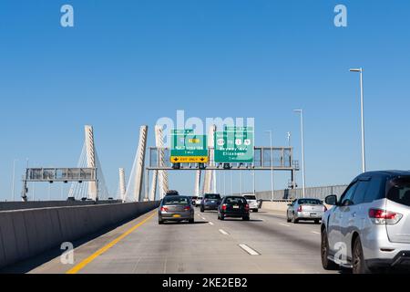 Staten Island, NY - Oct. 22, 2022: Exit 3 signs on I278 on the Goethals Bridge for I95 New Jersey Turnpike and 439 to Routes 1 and 9 toward Bayway Ave Stock Photo