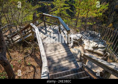 Descending stairs to scenic overlook above LEau dOr Falls on the North Rim Trail at Tallulah Gorge State Park in Tallulah Falls, Georgia. (USA) Stock Photo