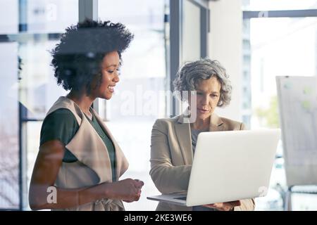 Mind mapping with the help of online tools. two colleagues discussing something on a laptop. Stock Photo