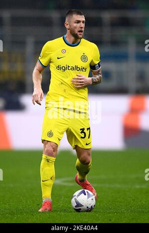 Milan, Italy. 09 November 2022. Milan Skriniar of FC Internazionale in action during the Serie A football match between FC Internazionae and Bologna FC. Credit: Nicolò Campo/Alamy Live News Stock Photo