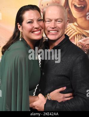 Neal McDonough and his wife Ruve attend the premiere of HBO's