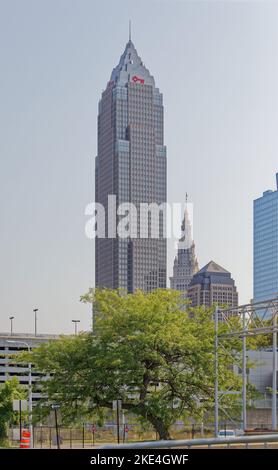 Key Tower became Cleveland's tallest building when opened in 1991, along with adjoining Marriott Hotel. Stock Photo