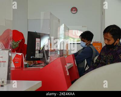 Customer service at grapari telkomsel, telkomsel card customers can get service assistance and complaints at grapari office Stock Photo