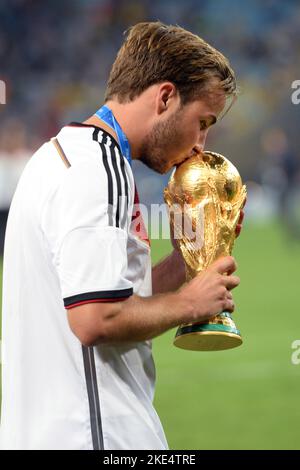 World Cup hero 2014 Mario Goetze in the squad for the World Cup in Qatar. archive photo; Mario GOETZE; Gâ? TZE (GER), action, single image, cut single motif, half figure, half figure after the end of the game, jubilation, joy, enthusiasm, award ceremony, cup, trophy, trophy, cup. Germany (GER))-Argentina (ARG) 1-0 aet final, final, game 64, on July 13th, 2014 in Rio de Janeiro. Soccer World Cup 2014 in Brazil from 12.06. - 07/13/2014. Stock Photo