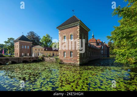 Deutschland, Velen, Bocholter Aa, Naturpark Hohe Mark Westmuensterland, Muensterland, Westfalen, Nordrhein-Westfalen, NRW, Schloss Velen, Wasserschlos Stock Photo