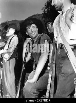 Director JOHN HUSTON with Movie Extras dressed for his gag appearance as Grizzled Union Veteran on set location candid during filming of THE RED BADGE OF COURAGE 1951 director / screenplay JOHN HUSTON novel Stephen Crane adaptation Albert Band Metro Goldwyn Mayer Stock Photo